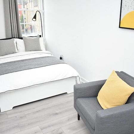 Modern & Bright 1 Bed For 4 Close To City Centre! Edinburgh Exterior photo