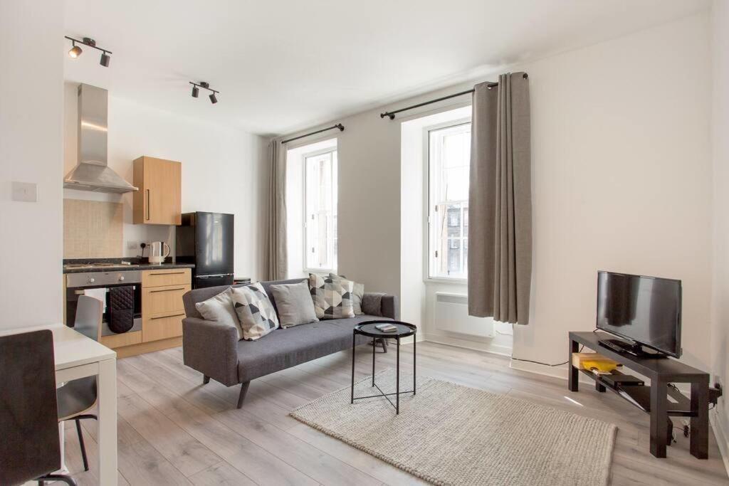 Modern & Bright 1 Bed For 4 Close To City Centre! Edinburgh Exterior photo