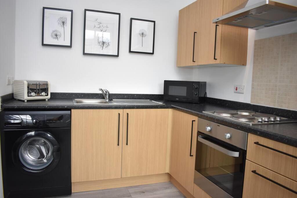 Modern & Bright 1 Bed For 4 Close To City Centre! Edinburgh Exterior photo