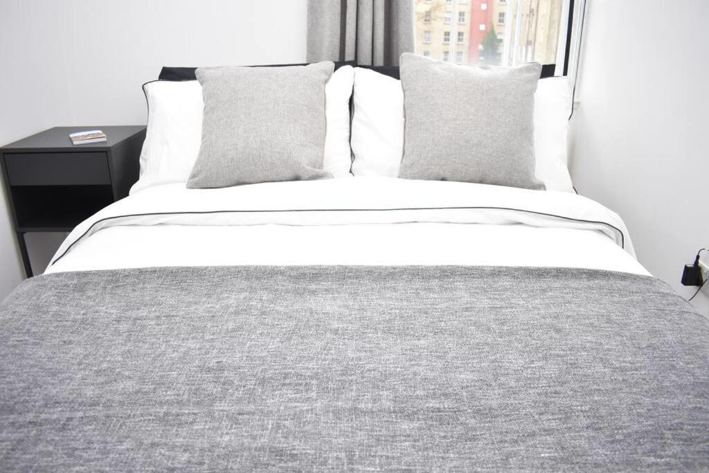 Modern & Bright 1 Bed For 4 Close To City Centre! Edinburgh Exterior photo