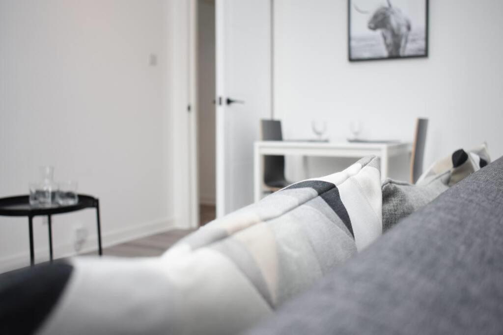 Modern & Bright 1 Bed For 4 Close To City Centre! Edinburgh Exterior photo